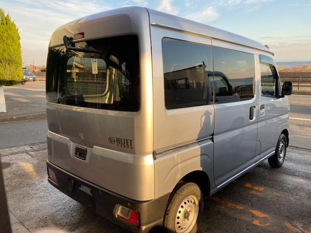 ハイゼットカーゴ ＤＸ　５速マニュアル　パワーウィンドウ　キーレス　衝突被害軽減システム　クリアランスソナー　ＡＭ／ＦＭラジオ　オーバーヘッドシェルフ（6枚目）