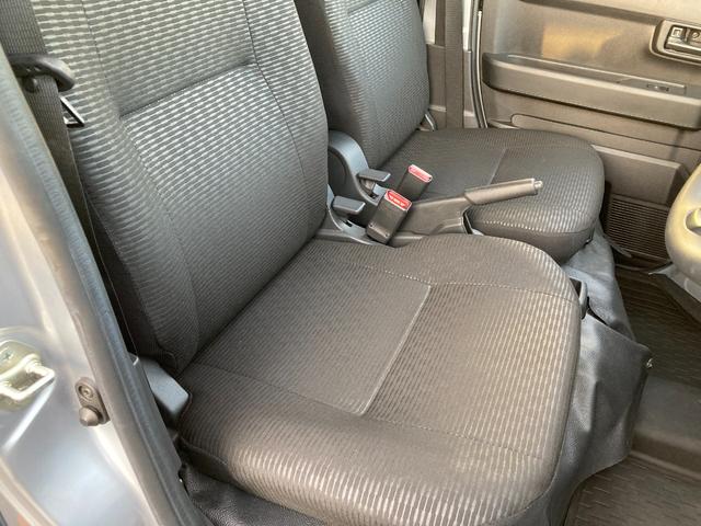 ハイゼットカーゴ ＤＸ　５速マニュアル　パワーウィンドウ　キーレス　衝突被害軽減システム　クリアランスソナー　ＡＭ／ＦＭラジオ　オーバーヘッドシェルフ（15枚目）