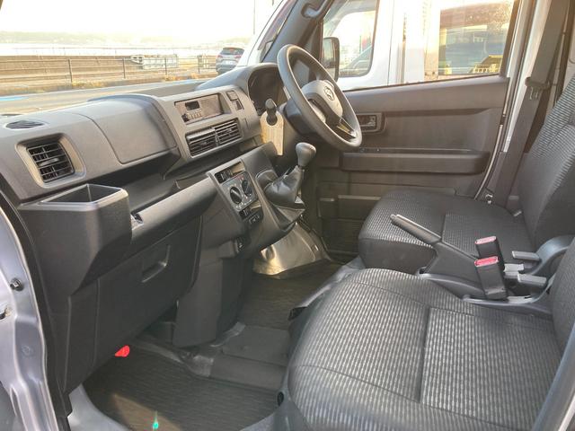 ハイゼットカーゴ ＤＸ　５速マニュアル　パワーウィンドウ　キーレス　衝突被害軽減システム　クリアランスソナー　ＡＭ／ＦＭラジオ　オーバーヘッドシェルフ（20枚目）