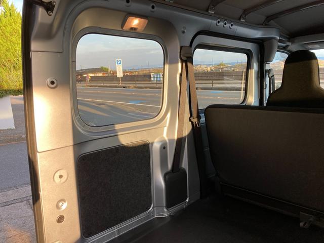 ハイゼットカーゴ ＤＸ　５速マニュアル　パワーウィンドウ　キーレス　衝突被害軽減システム　クリアランスソナー　ＡＭ／ＦＭラジオ　オーバーヘッドシェルフ（32枚目）