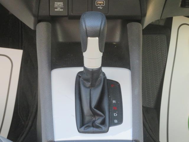 フィット ｅ：ＨＥＶクロスター　ワンオーナー　禁煙車　ＣＭＢＳ　ＥＴＣ　純正メモリーナビＴＶ　ＤＶＤ再生　Ｂｌｕｅｔｏｏｔｈ接続　ＵＳＢ　ＬＥＤ　クルーズコントロール　オートマチックブレーキホールド　ＦＲソナー　Ｂカメラ　１オーナー（11枚目）