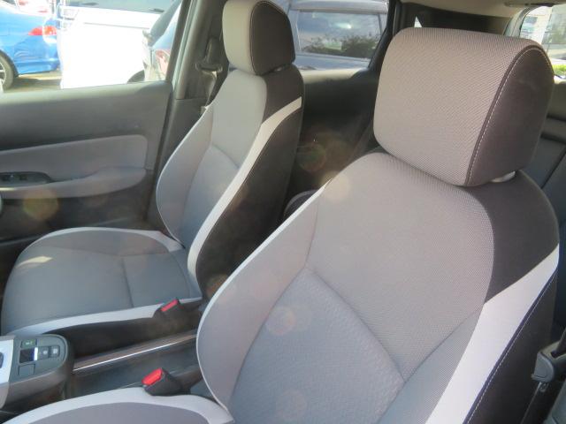 フィット ｅ：ＨＥＶクロスター　ワンオーナー　禁煙車　ＣＭＢＳ　ＥＴＣ　純正メモリーナビＴＶ　ＤＶＤ再生　Ｂｌｕｅｔｏｏｔｈ接続　ＵＳＢ　ＬＥＤ　クルーズコントロール　オートマチックブレーキホールド　ＦＲソナー　Ｂカメラ　１オーナー（13枚目）