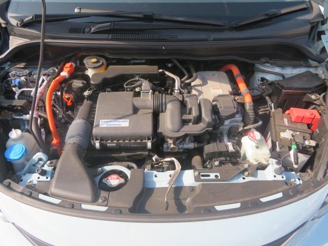 フィット ｅ：ＨＥＶクロスター　ワンオーナー　禁煙車　ＣＭＢＳ　ＥＴＣ　純正メモリーナビＴＶ　ＤＶＤ再生　Ｂｌｕｅｔｏｏｔｈ接続　ＵＳＢ　ＬＥＤ　クルーズコントロール　オートマチックブレーキホールド　ＦＲソナー　Ｂカメラ　１オーナー（17枚目）