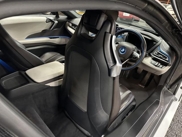 ｉ８ ベースグレード　純正ナビ　全方位カメラ　ＥＴＣ　純正２０インチアルミホイル　ハーマンカードン　ブルーシートベルト　シートヒーター　パワーシート（35枚目）