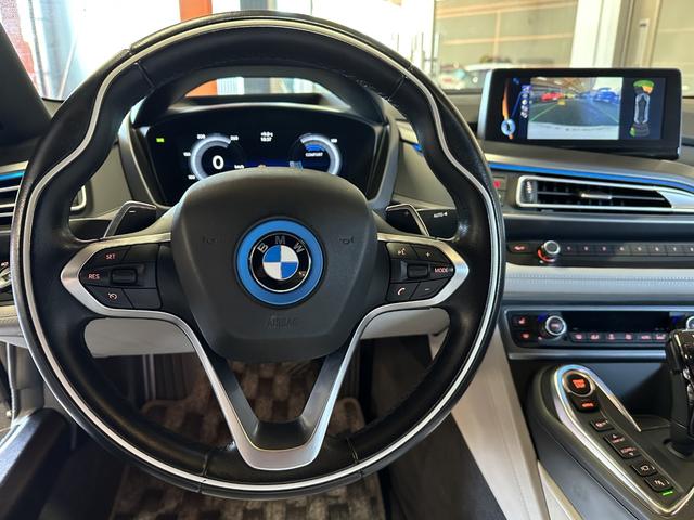 ｉ８ ベースグレード　ＥＮＥＲＧＹエアロ　ホイル　マフラー　全方位カメラ　ガルウイング　左Ｈ　ハーマンガートン音響　ブルーシートベルト　ヘッドアップディスプレイ（26枚目）