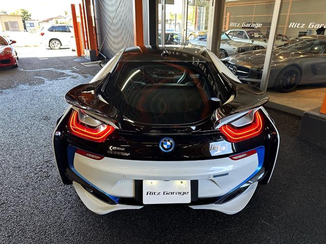 ｉ８ ベースグレード　ＥＮＥＲＧＹエアロ　ホイル　マフラー　全方位カメラ　ガルウイング　左Ｈ　ハーマンガートン音響　ブルーシートベルト　ヘッドアップディスプレイ（63枚目）