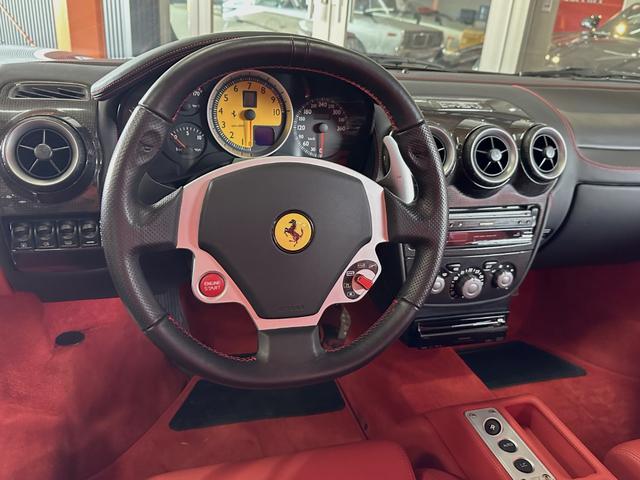 Ｆ４３０ Ｆ１　正規ディーラー車両走行距離９３３２ｋｍ　１９インチチャレンジホイル　カーボンセラミックブレーキ　カーボンシート　カロッツェリア製ＨＤＤナビ　ＴＶ（37枚目）