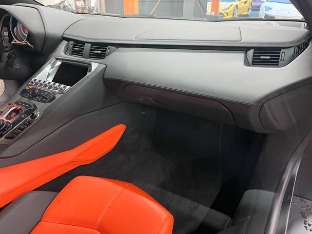 アヴェンタドール ＬＰ７００－４　正規Ｄ車　左Ｈ　Ｆリフティング　禁煙車　カーボンブレーキ（38枚目）