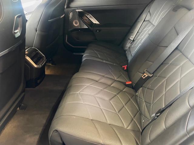 ｉ７ ｘＤｒｉｖｅ　６０　エクセレンス　４ＷＤ！パノラミックサンルーフ！Ｂｏｗｅｒｓ　＆　Ｗｉｌｋｉｎｓオーディオシステム！（40枚目）