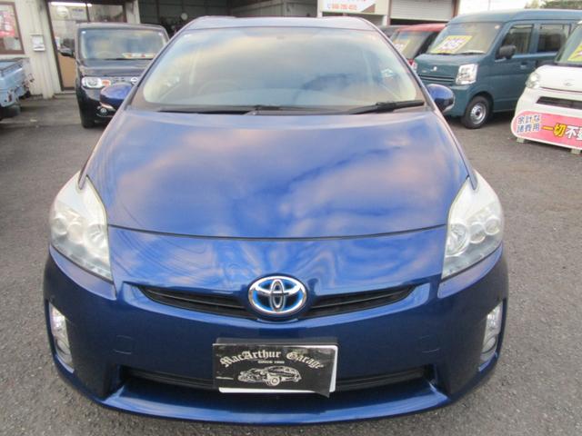 プリウス Ｓツーリングセレクション　アイドリングストップ　ＬＥＤランプ　ナビ　バックカメラ　記録簿　プッシュスタート　盗難防止　衝突安全　運転席エアバック　助手席エアバック（3枚目）