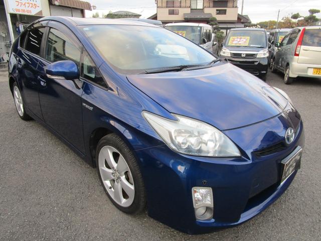 プリウス Ｓツーリングセレクション　アイドリングストップ　ＬＥＤランプ　ナビ　バックカメラ　記録簿　プッシュスタート　盗難防止　衝突安全　運転席エアバック　助手席エアバック（4枚目）