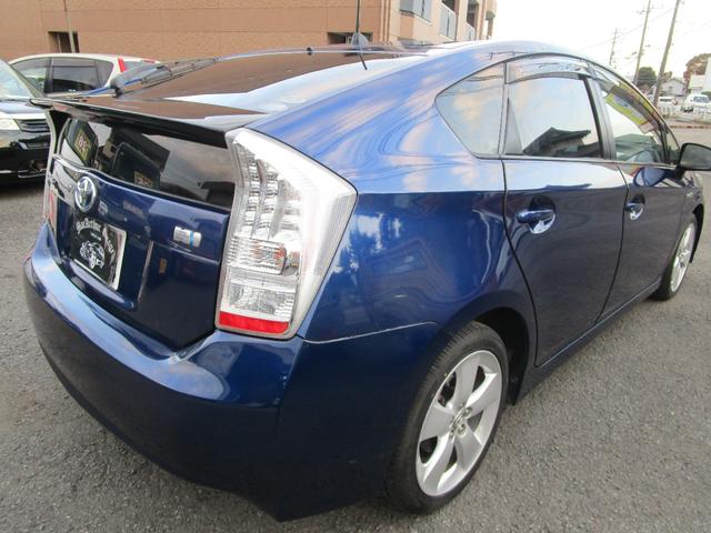 プリウス Ｓツーリングセレクション　アイドリングストップ　ＬＥＤランプ　ナビ　バックカメラ　記録簿　プッシュスタート　盗難防止　衝突安全　運転席エアバック　助手席エアバック（8枚目）