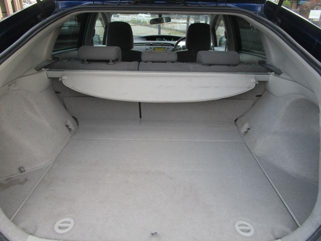 プリウス Ｓツーリングセレクション　アイドリングストップ　ＬＥＤランプ　ナビ　バックカメラ　記録簿　プッシュスタート　盗難防止　衝突安全　運転席エアバック　助手席エアバック（12枚目）