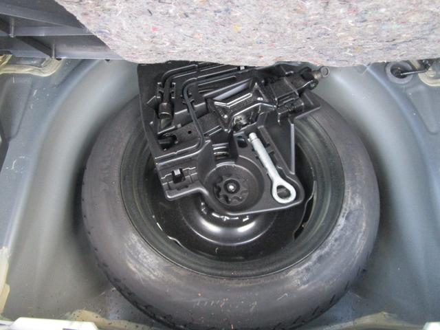 プリウス Ｓツーリングセレクション　アイドリングストップ　ＬＥＤランプ　ナビ　バックカメラ　記録簿　プッシュスタート　盗難防止　衝突安全　運転席エアバック　助手席エアバック（14枚目）