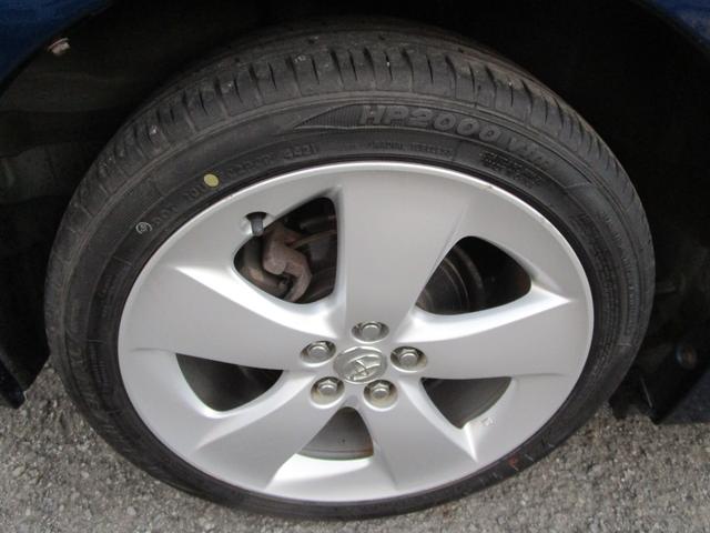 プリウス Ｓツーリングセレクション　アイドリングストップ　ＬＥＤランプ　ナビ　バックカメラ　記録簿　プッシュスタート　盗難防止　衝突安全　運転席エアバック　助手席エアバック（16枚目）