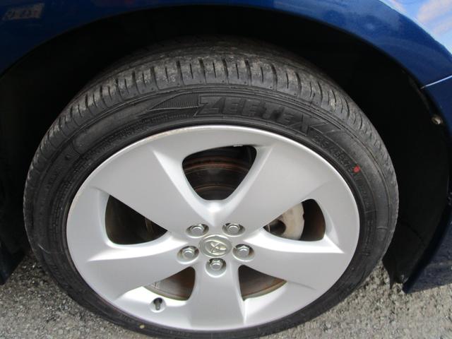 プリウス Ｓツーリングセレクション　アイドリングストップ　ＬＥＤランプ　ナビ　バックカメラ　記録簿　プッシュスタート　盗難防止　衝突安全　運転席エアバック　助手席エアバック（17枚目）