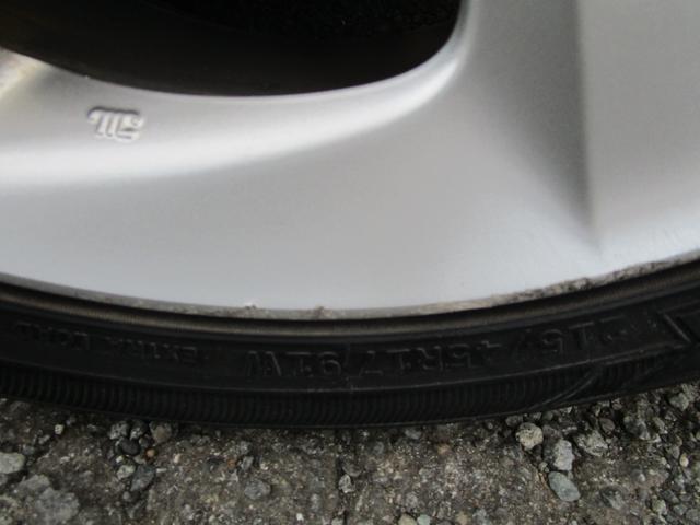 プリウス Ｓツーリングセレクション　アイドリングストップ　ＬＥＤランプ　ナビ　バックカメラ　記録簿　プッシュスタート　盗難防止　衝突安全　運転席エアバック　助手席エアバック（20枚目）