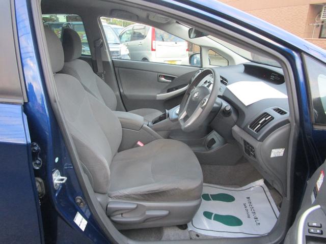 プリウス Ｓツーリングセレクション　アイドリングストップ　ＬＥＤランプ　ナビ　バックカメラ　記録簿　プッシュスタート　盗難防止　衝突安全　運転席エアバック　助手席エアバック（22枚目）