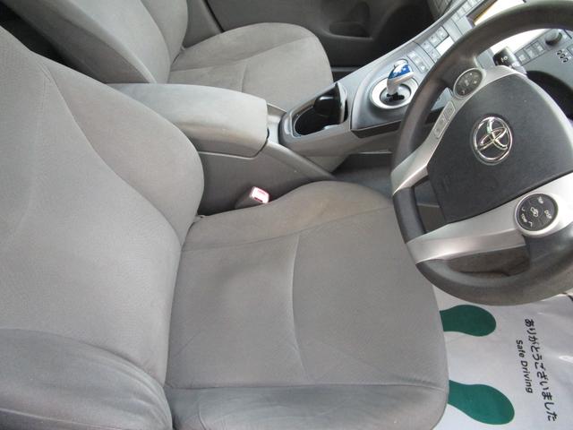 プリウス Ｓツーリングセレクション　アイドリングストップ　ＬＥＤランプ　ナビ　バックカメラ　記録簿　プッシュスタート　盗難防止　衝突安全　運転席エアバック　助手席エアバック（25枚目）