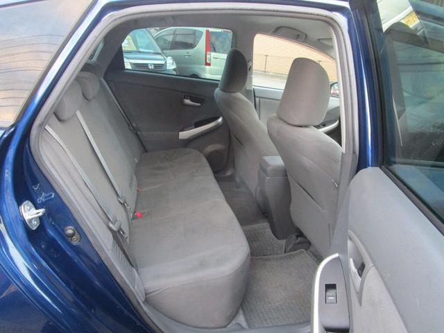 プリウス Ｓツーリングセレクション　アイドリングストップ　ＬＥＤランプ　ナビ　バックカメラ　記録簿　プッシュスタート　盗難防止　衝突安全　運転席エアバック　助手席エアバック（26枚目）