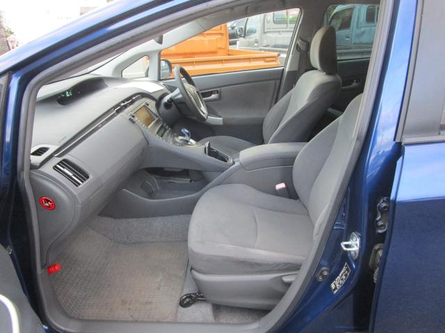 プリウス Ｓツーリングセレクション　アイドリングストップ　ＬＥＤランプ　ナビ　バックカメラ　記録簿　プッシュスタート　盗難防止　衝突安全　運転席エアバック　助手席エアバック（29枚目）