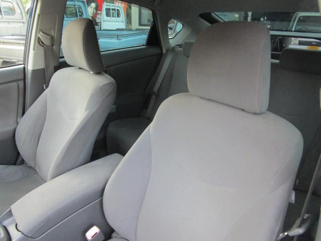 プリウス Ｓツーリングセレクション　アイドリングストップ　ＬＥＤランプ　ナビ　バックカメラ　記録簿　プッシュスタート　盗難防止　衝突安全　運転席エアバック　助手席エアバック（30枚目）