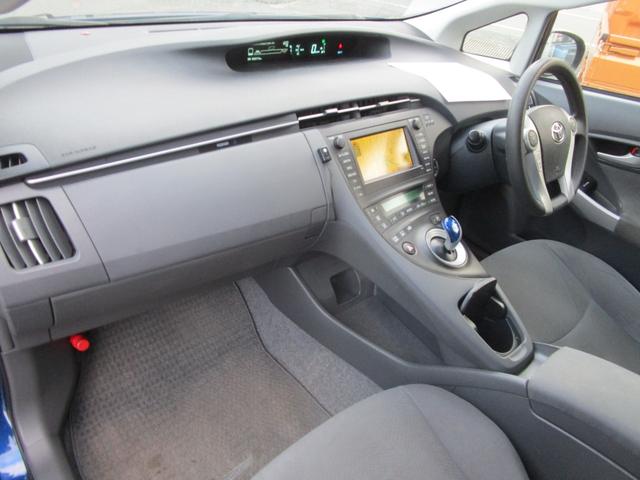 プリウス Ｓツーリングセレクション　アイドリングストップ　ＬＥＤランプ　ナビ　バックカメラ　記録簿　プッシュスタート　盗難防止　衝突安全　運転席エアバック　助手席エアバック（31枚目）