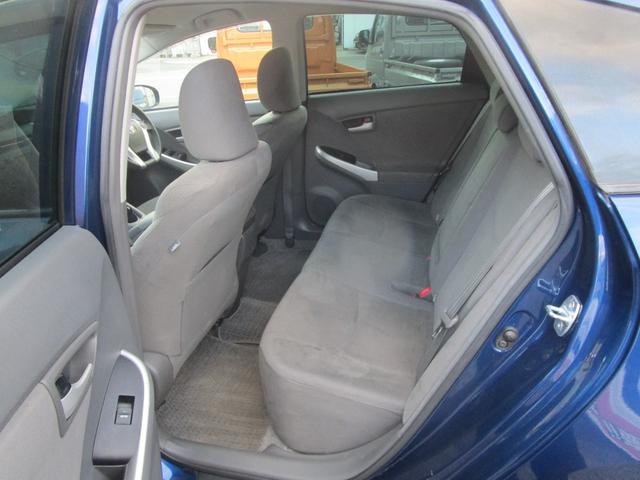 プリウス Ｓツーリングセレクション　アイドリングストップ　ＬＥＤランプ　ナビ　バックカメラ　記録簿　プッシュスタート　盗難防止　衝突安全　運転席エアバック　助手席エアバック（33枚目）