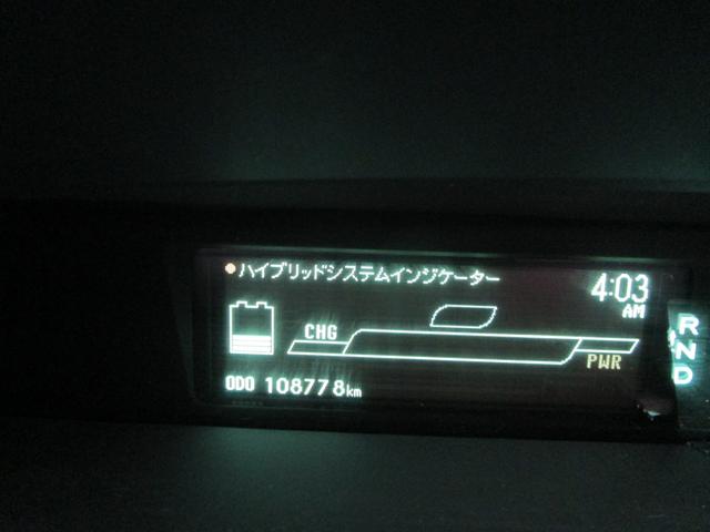 プリウス Ｓツーリングセレクション　アイドリングストップ　ＬＥＤランプ　ナビ　バックカメラ　記録簿　プッシュスタート　盗難防止　衝突安全　運転席エアバック　助手席エアバック（39枚目）