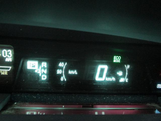 プリウス Ｓツーリングセレクション　アイドリングストップ　ＬＥＤランプ　ナビ　バックカメラ　記録簿　プッシュスタート　盗難防止　衝突安全　運転席エアバック　助手席エアバック（40枚目）