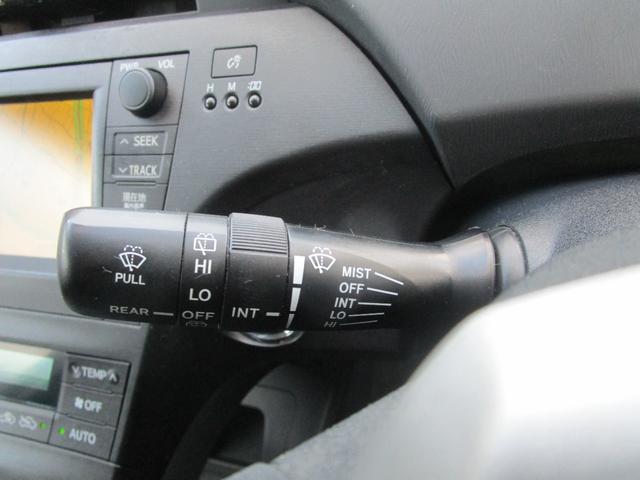 プリウス Ｓツーリングセレクション　アイドリングストップ　ＬＥＤランプ　ナビ　バックカメラ　記録簿　プッシュスタート　盗難防止　衝突安全　運転席エアバック　助手席エアバック（41枚目）