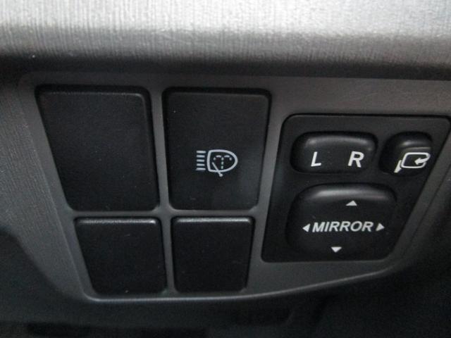 プリウス Ｓツーリングセレクション　アイドリングストップ　ＬＥＤランプ　ナビ　バックカメラ　記録簿　プッシュスタート　盗難防止　衝突安全　運転席エアバック　助手席エアバック（46枚目）