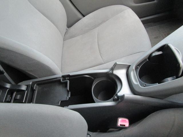 プリウス Ｓツーリングセレクション　アイドリングストップ　ＬＥＤランプ　ナビ　バックカメラ　記録簿　プッシュスタート　盗難防止　衝突安全　運転席エアバック　助手席エアバック（55枚目）