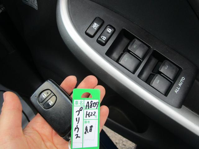 プリウス Ｓツーリングセレクション　アイドリングストップ　ＬＥＤランプ　ナビ　バックカメラ　記録簿　プッシュスタート　盗難防止　衝突安全　運転席エアバック　助手席エアバック（57枚目）