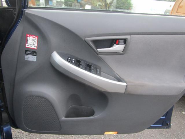 プリウス Ｓツーリングセレクション　アイドリングストップ　ＬＥＤランプ　ナビ　バックカメラ　記録簿　プッシュスタート　盗難防止　衝突安全　運転席エアバック　助手席エアバック（58枚目）