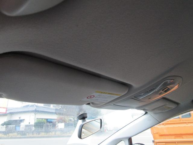 プリウス Ｓツーリングセレクション　アイドリングストップ　ＬＥＤランプ　ナビ　バックカメラ　記録簿　プッシュスタート　盗難防止　衝突安全　運転席エアバック　助手席エアバック（62枚目）