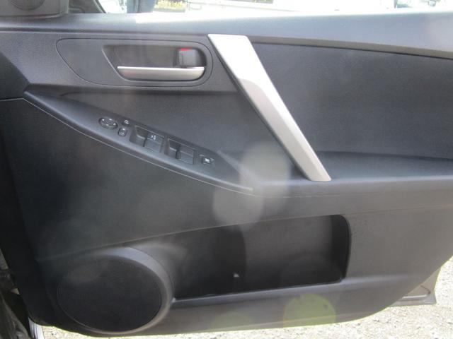 アクセラスポーツ 20S アイドリングストップ 記録簿 プッシュスタート 盗難防止 衝突安全 運転席エアバック 助手席エアバック ナビ TV Bluetooth(65枚目)