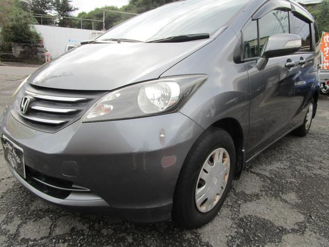 フリード Ｇ　ジャストセレクション　ＥＴＣ　バックカメラ　ナビ　キーレス　７人乗り　パワースライド　ＨＩＤ　運転席エアバック　助手席エアバック　安全ボディー（2枚目）