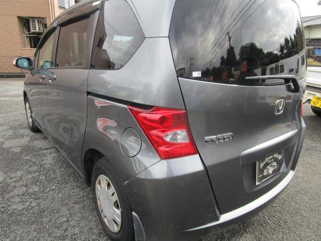 フリード Ｇ　ジャストセレクション　ＥＴＣ　バックカメラ　ナビ　キーレス　７人乗り　パワースライド　ＨＩＤ　運転席エアバック　助手席エアバック　安全ボディー（8枚目）