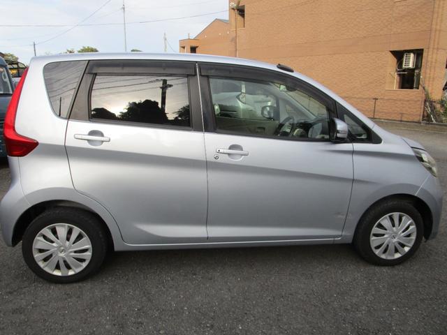 デイズ Ｘ　プッシュスタート　ＥＴＣ　スマートキー　４ＷＤ　バックカメラ　アラウンドビューモニター　社外アルミホイール　キーレス　４人乗り　　運転席エアバック　助手席エアバック　安全ボディー　盗難防止（6枚目）