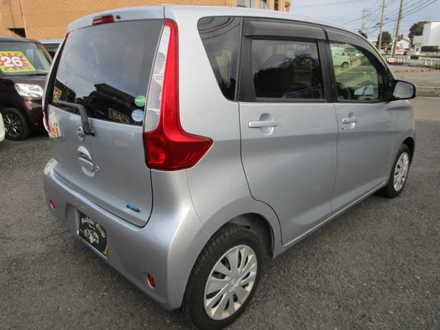 デイズ Ｘ　プッシュスタート　ＥＴＣ　スマートキー　４ＷＤ　バックカメラ　アラウンドビューモニター　社外アルミホイール　キーレス　４人乗り　　運転席エアバック　助手席エアバック　安全ボディー　盗難防止（7枚目）