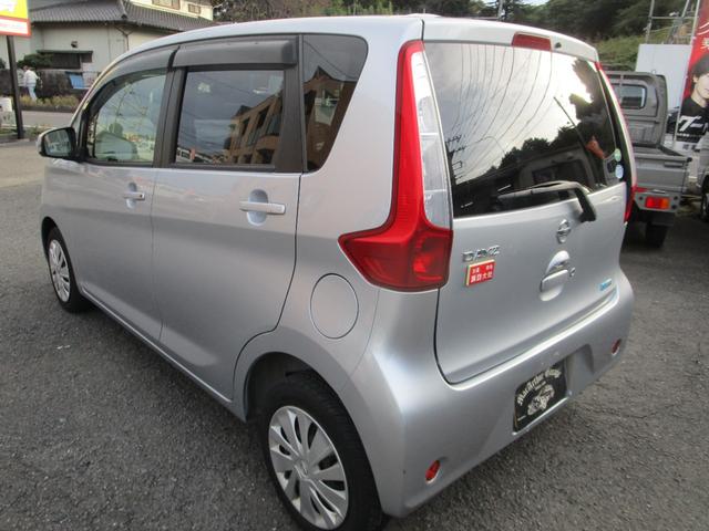 デイズ Ｘ　プッシュスタート　ＥＴＣ　スマートキー　４ＷＤ　バックカメラ　アラウンドビューモニター　社外アルミホイール　キーレス　４人乗り　　運転席エアバック　助手席エアバック　安全ボディー　盗難防止（8枚目）