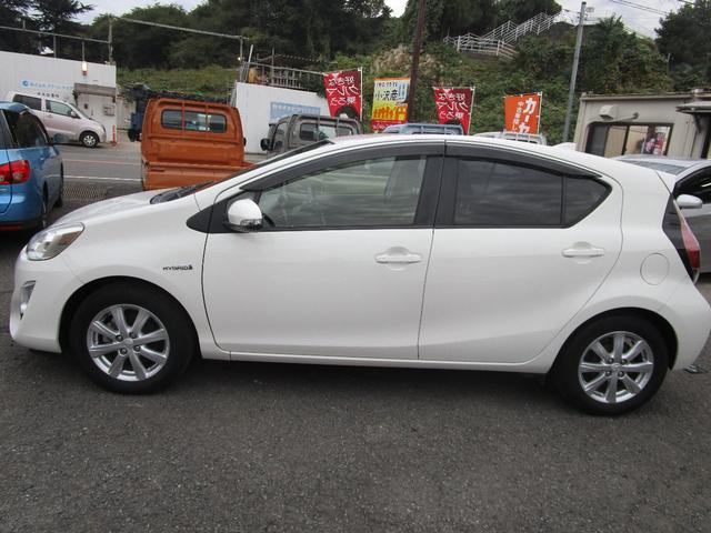 アクア Ｇ　プッシュスタート　ドライブレコーダー　ナビ　バックカメラ　Ｂｌｕｅｔｏｏｔｈアイドリングストップ　シートヒーター　運転席エアバック　助手席エアバック　盗難防止（5枚目）