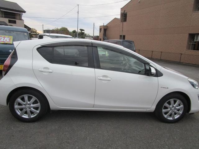 アクア Ｇ　プッシュスタート　ドライブレコーダー　ナビ　バックカメラ　Ｂｌｕｅｔｏｏｔｈアイドリングストップ　シートヒーター　運転席エアバック　助手席エアバック　盗難防止（6枚目）