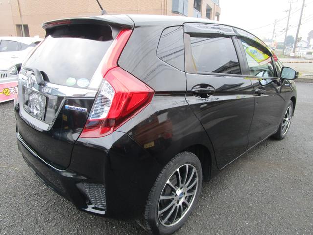 フィットハイブリッド Ｌパッケージ　プッシュスタート　バックカメラ　カーナビ　アイドリングストップ　スマートキー　ＬＥＤランプ　衝突安全ボディー　盗難防止　運転席エアバック　助手席エアバック（7枚目）