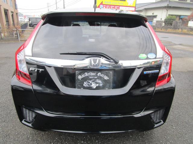 フィットハイブリッド Ｌパッケージ　プッシュスタート　バックカメラ　カーナビ　アイドリングストップ　スマートキー　ＬＥＤランプ　衝突安全ボディー　盗難防止　運転席エアバック　助手席エアバック（9枚目）