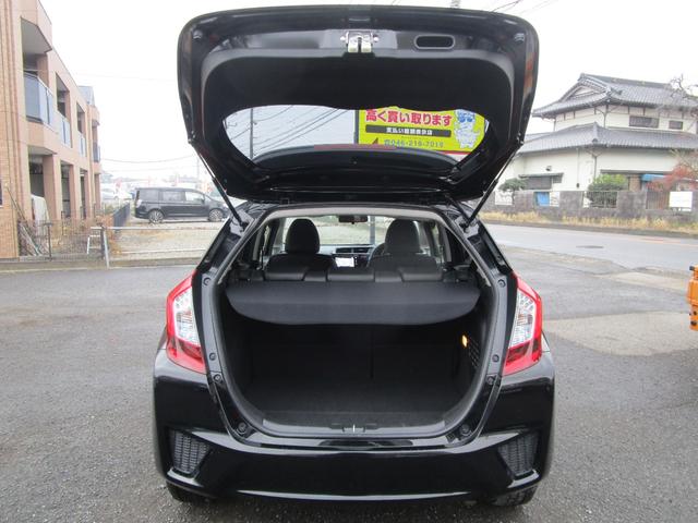 フィットハイブリッド Ｌパッケージ　プッシュスタート　バックカメラ　カーナビ　アイドリングストップ　スマートキー　ＬＥＤランプ　衝突安全ボディー　盗難防止　運転席エアバック　助手席エアバック（10枚目）