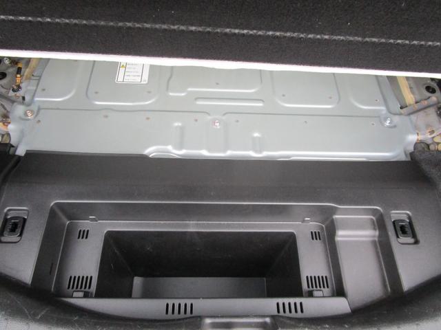 フィットハイブリッド Ｌパッケージ　プッシュスタート　バックカメラ　カーナビ　アイドリングストップ　スマートキー　ＬＥＤランプ　衝突安全ボディー　盗難防止　運転席エアバック　助手席エアバック（13枚目）