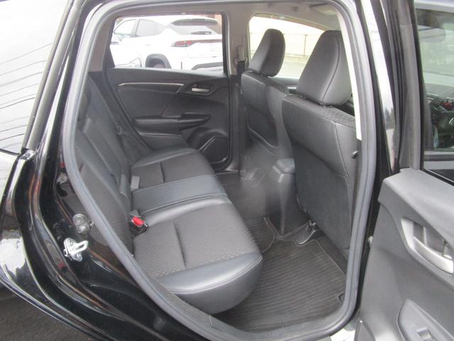 フィットハイブリッド Ｌパッケージ　プッシュスタート　バックカメラ　カーナビ　アイドリングストップ　スマートキー　ＬＥＤランプ　衝突安全ボディー　盗難防止　運転席エアバック　助手席エアバック（25枚目）