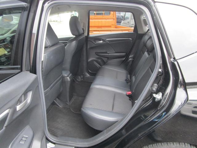 フィットハイブリッド Ｌパッケージ　プッシュスタート　バックカメラ　カーナビ　アイドリングストップ　スマートキー　ＬＥＤランプ　衝突安全ボディー　盗難防止　運転席エアバック　助手席エアバック（32枚目）